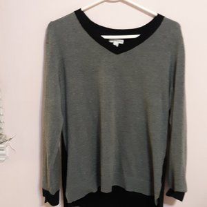 Woman's  VNeck Grey and Black Croft and Barrow Sweater, Size Medium